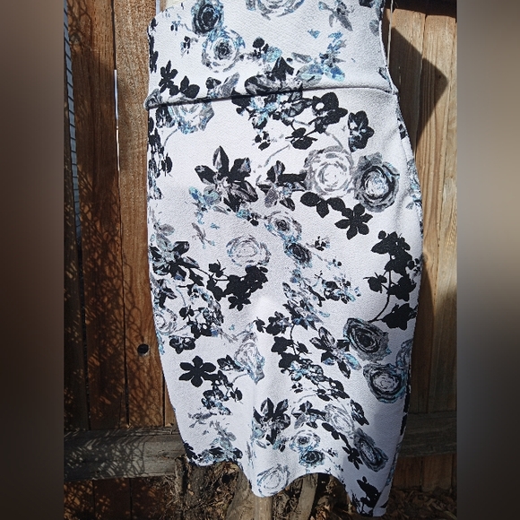 Comfortable Stretchy Pencil Skirt with Floral/Black Rose Graphic Detailing - Picture 3 of 6